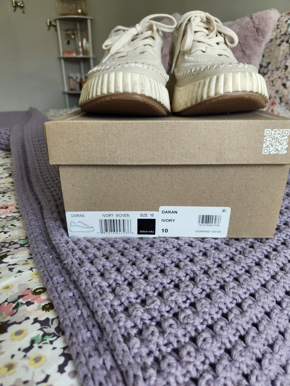 SZ 10 Dolce Vita Women's Cream Platform Sneaker - Picture 3 of 9